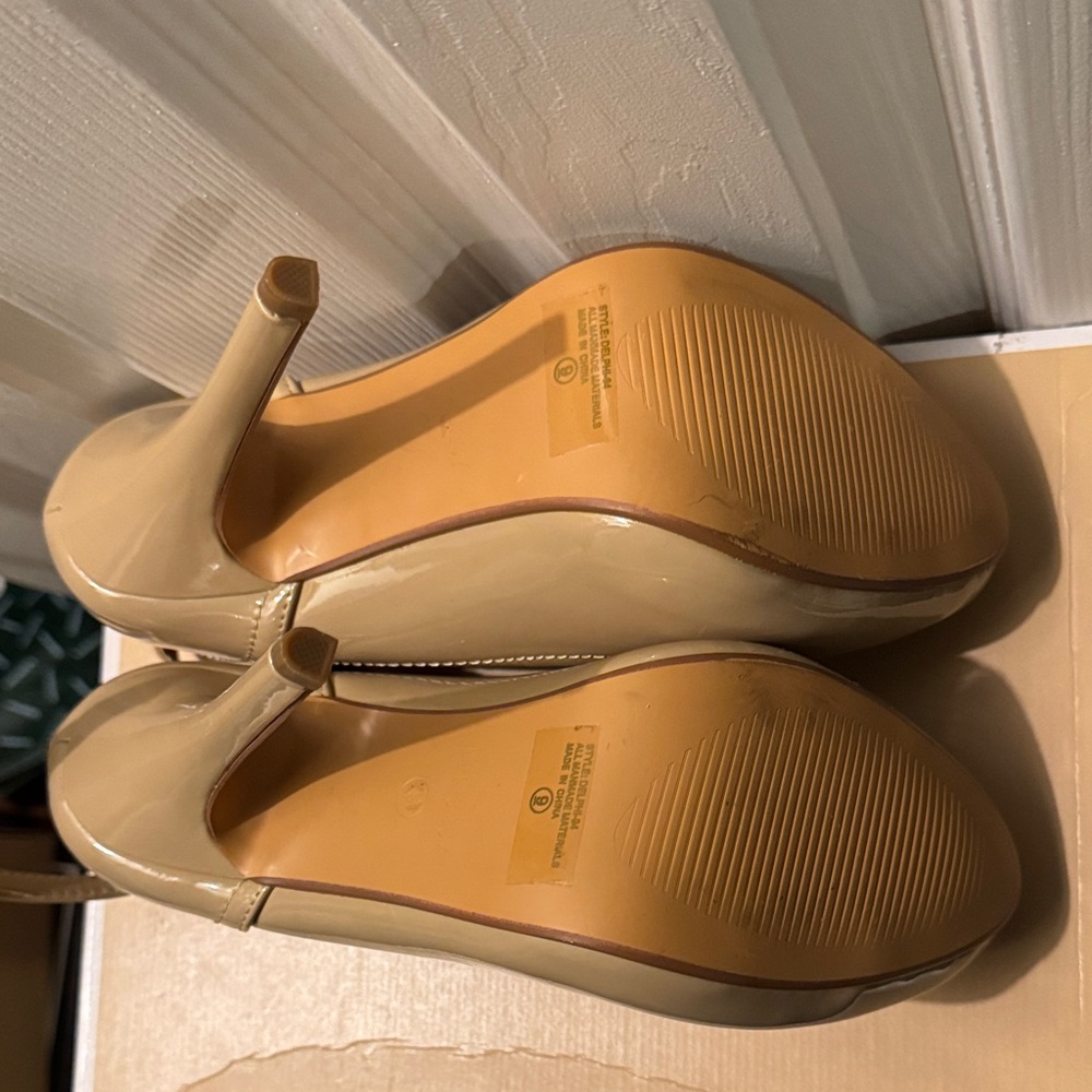 Delicacy Nude Patent Heels - Picture 4 of 4